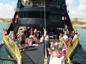 Life jackets and safety on tour_result