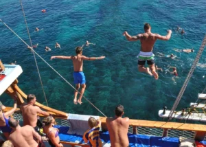 side-blue-laguna-boat-trip