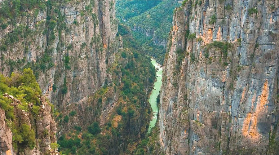 Tazi Canyon Day Trip