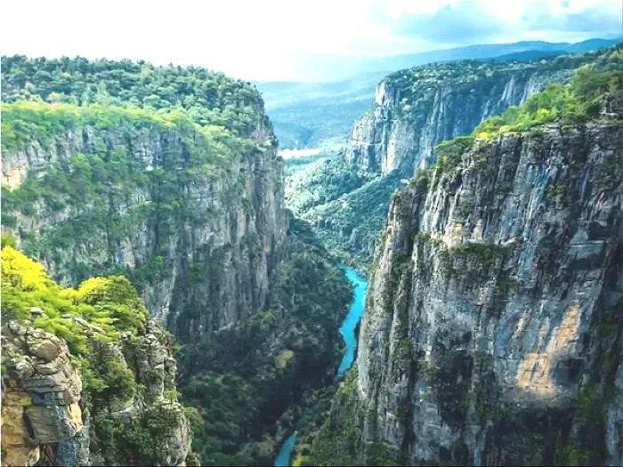 Tazi Canyon Turquoise River Valley View
