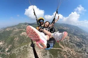 professional-paragliding-pilots-in-side-turkey-tandem-flight