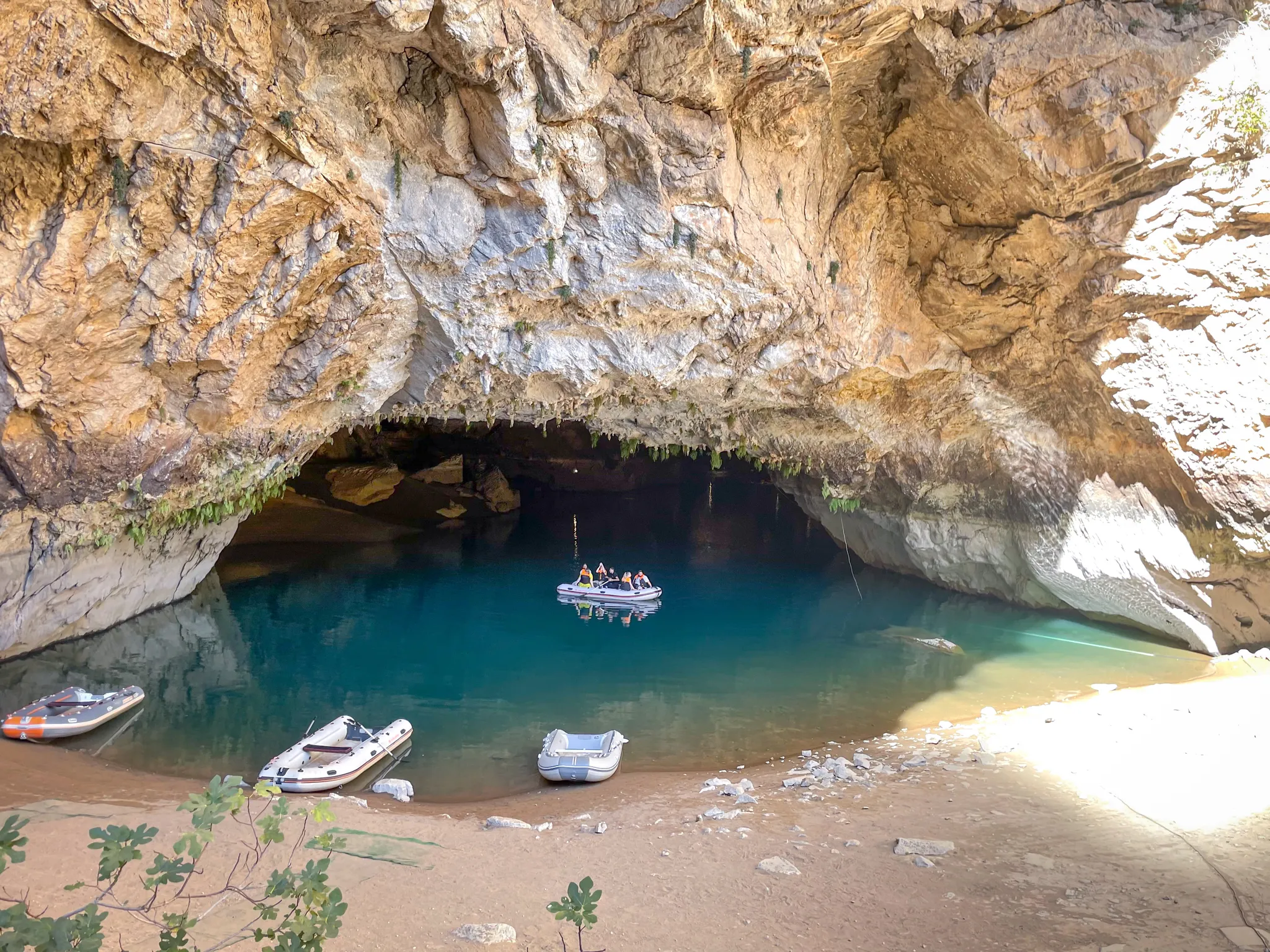 Altınbeşik Cave & Ormana Tour 3 Boat trip on the underground lake inside Altınbeşik Cave National Park
