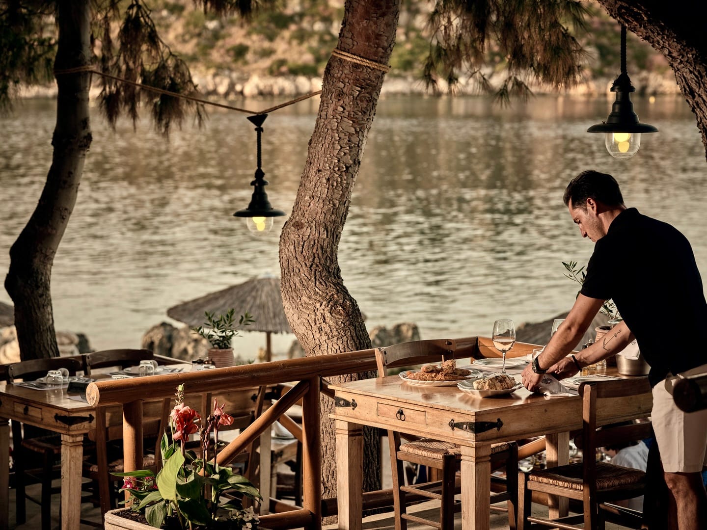 Harbour restaurants in Side Turkey with fresh seafood, meze plates, and Mediterranean views at sunset